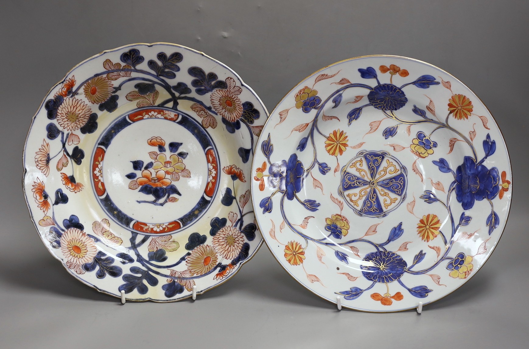 A Chinese Imari dish, Kangxi period, and an 18th century Japanese Arita dish (restored) largest 28cm